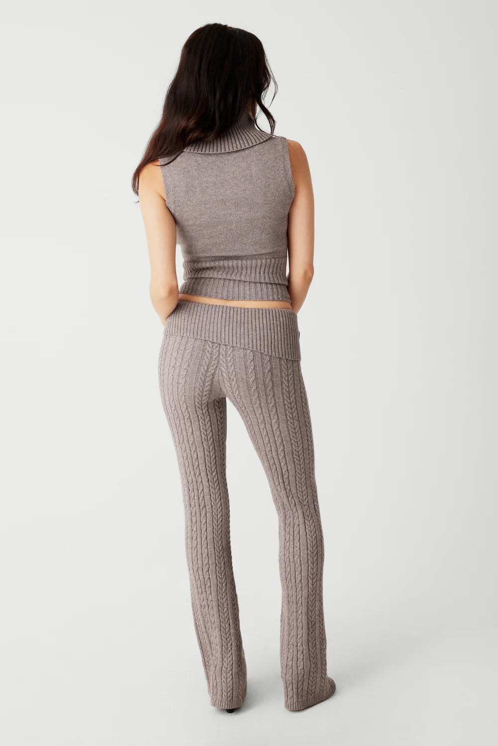 Axel Cable Cloud Knit Sleeveless Sweater - Dark Pearl - Image 4