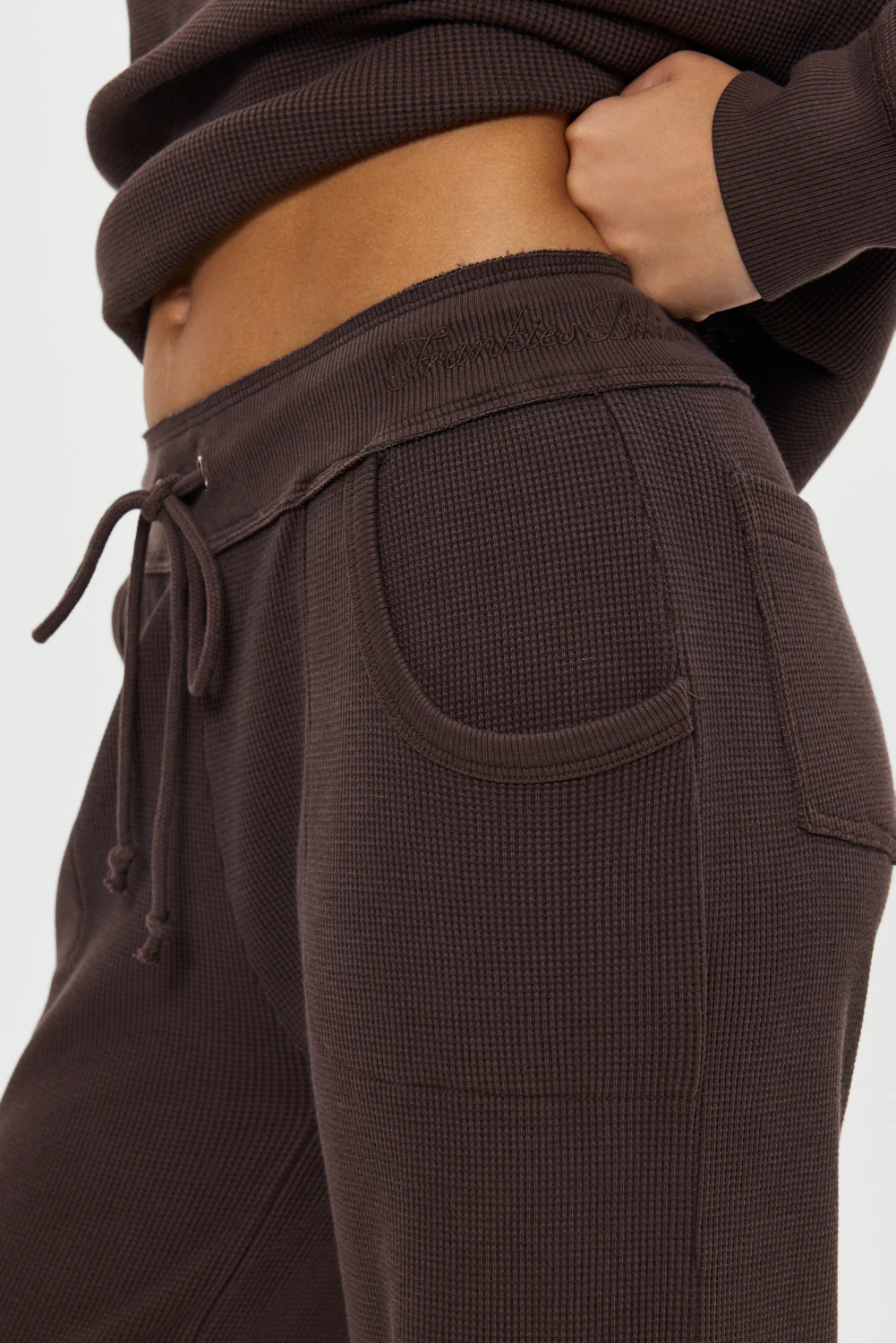 Emma Thermal Low Rise Pants - Walnut - Image 4