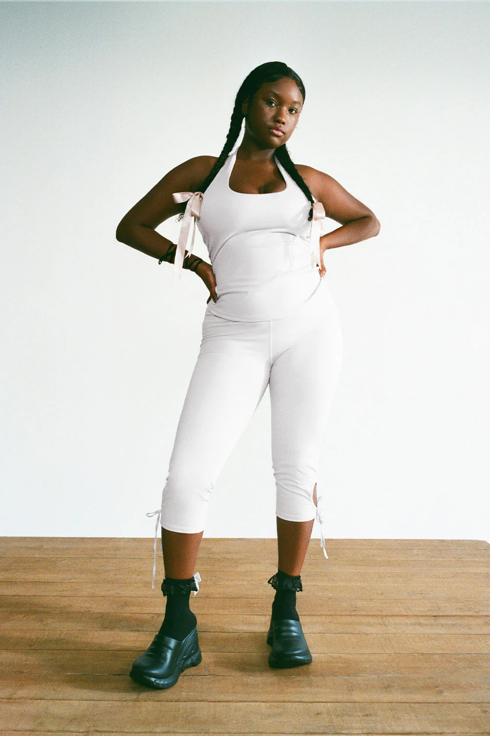 Warm Up Cutout High Waist Capri Pants - Icy Gray - Image 3